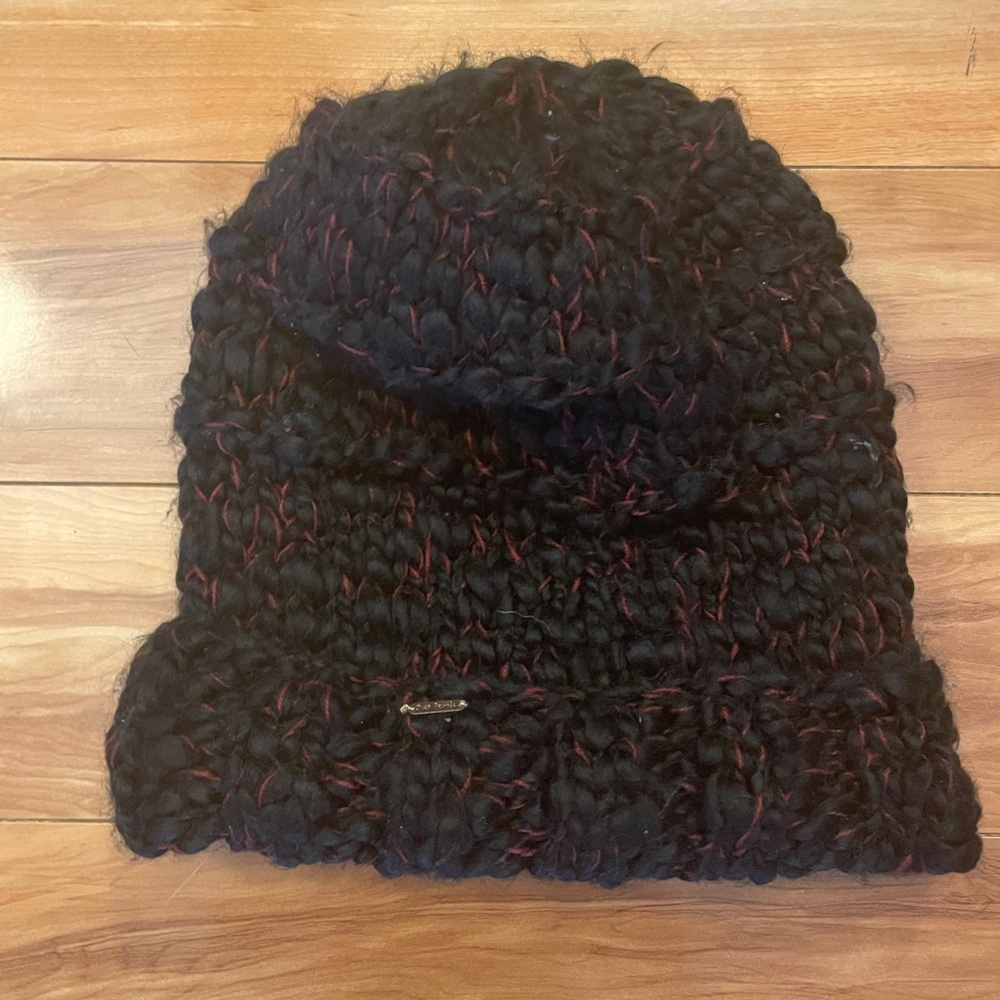 Free People| Black & Red | Knit | Beanie